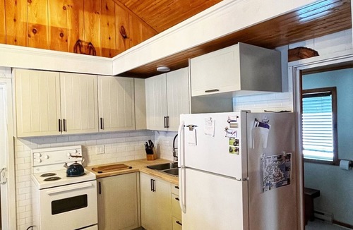 Rideau Lakes Cottage | Relaxing cottage on the shores of Upper Rideau Lake.