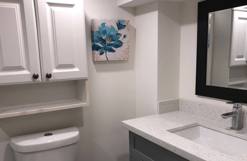 Belleville House | Relaxing family suite 10 min walk from the Lakeshore and pet friendly!