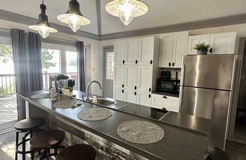Fenelon Falls House | Relaxing Farmhouse Escape