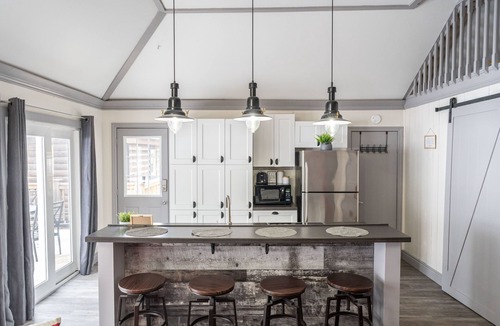 Fenelon Falls House | Relaxing Farmhouse Escape