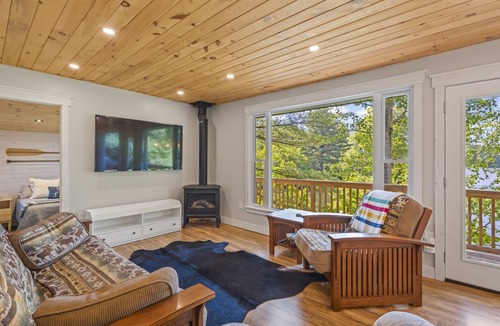 Seeleys Bay Cottage | Relaxing Hidden Bay Cottage just 5 minutes from Seeleys Bay on the Rideau Canal