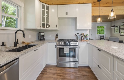Seeleys Bay Cottage | Relaxing Hidden Bay Cottage just 5 minutes from Seeleys Bay on the Rideau Canal