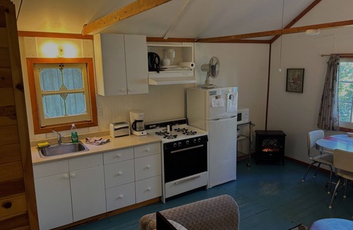 Youngs Point Cottage | Relaxing Hush Puppy Cottage Retreat at the Lake Edge Cottages!