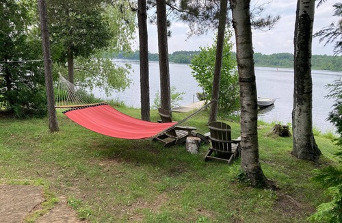 Youngs Point Cottage | Relaxing Hush Puppy Cottage Retreat at the Lake Edge Cottages!