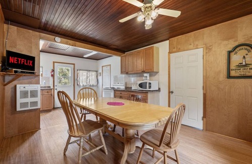 Otonabee-South Monaghan Cabin | Relaxing Lakefront Cabin