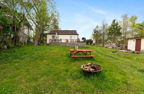 Otonabee-South Monaghan House | Relaxing Lakefront Cabin