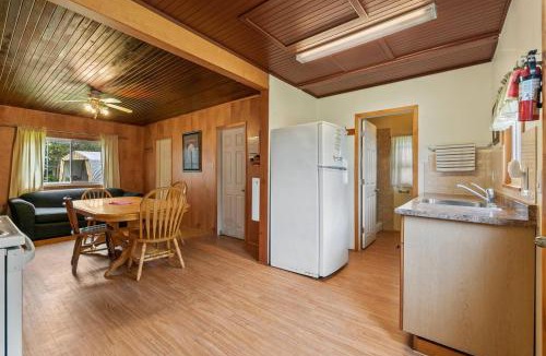 Otonabee-South Monaghan House | Relaxing Lakefront Cabin