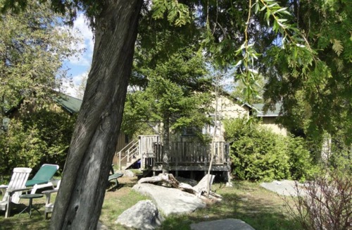 Lakefield Cottage | Relaxing Lucky Dog Cottage Retreat at the Lake Edge Cottages!