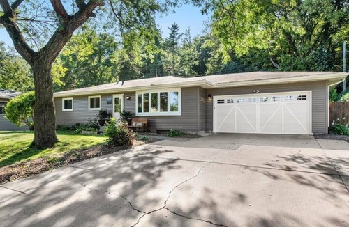Jordan House | Relaxing, Luxurious 5-bedroom Vacation Home in Beautiful Historic Jordan, MN