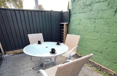 Upper Hutt House | Relaxing Modern Stay in Upper Hutt Central