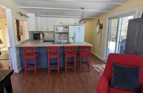 North Frontenac Cottage | Relaxing Waterfront Cottage Escape