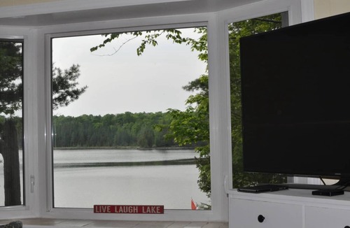 North Frontenac Cottage | Relaxing Waterfront Cottage Escape