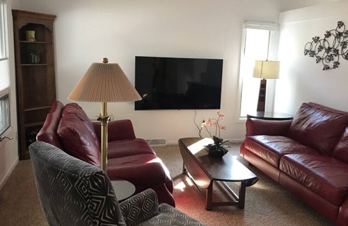 Richfield House | Remodeled 5 bed 3 bath walking distance to shops and restaurants Southdale