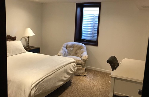 Richfield House | Remodeled 5 bed 3 bath walking distance to shops and restaurants Southdale
