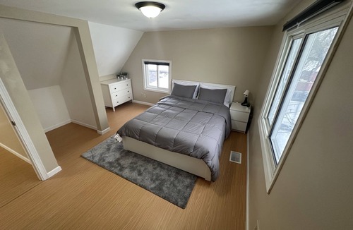 West Seventh House | Remodeled Private & Cozy Single-Family Home Located In St. Paul
