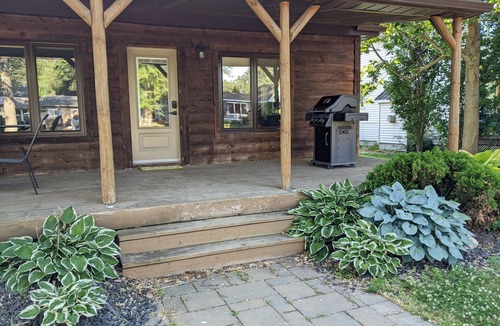 Turkey Point Cottage | Renovated 3 Bedroom Cabin by the lake