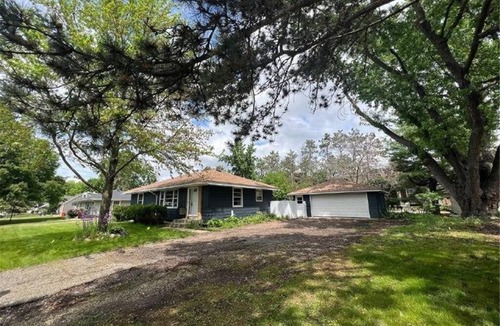 East Bloomington House | Renovated 3-bedroom house with granite and hardwood located near MOA and MSP