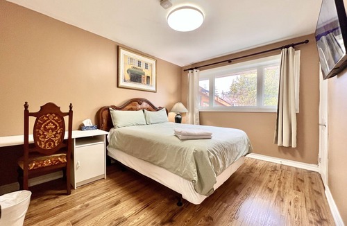 Newtonbrook House | Renovated Rooms 10-min to Finch Subway Near Yonge St
