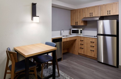 Northeast Mississauga Hotel | Residence Inn by Marriott Mississauga - Airport Corporate Centre West