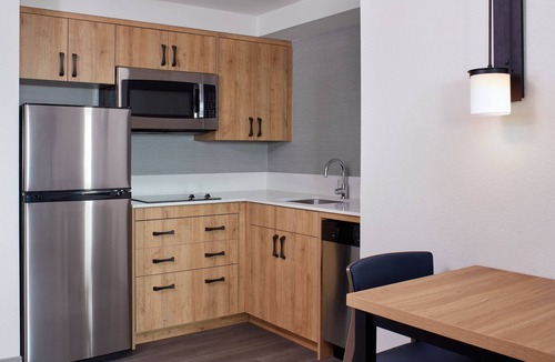 Northeast Mississauga Hotel | Residence Inn by Marriott Mississauga - Airport Corporate Centre West
