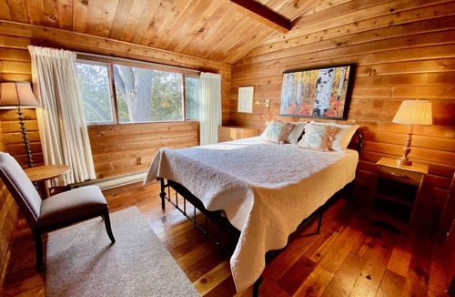 Roseneath Cottage | Rich Views of Rice Lake