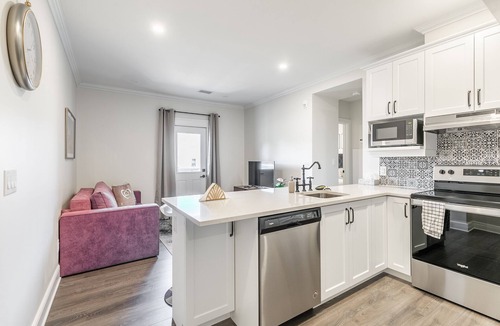 Smiths Falls Apartment | Rideau 1Bd Apartment Balcony Free Parking