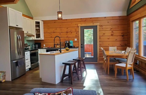 Rideau Lakes Cottage | Rideau Lakes Log Cabin