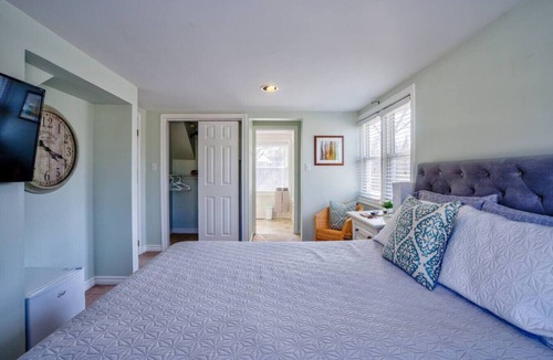 Historic Old Town Apartment | Riesling Room Old Town. Furnished room 1400 p/m