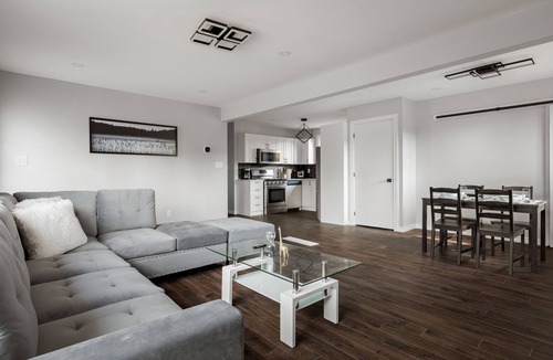 Windsor House | Rivard Beauty - 5bed/2bath - SpaceRental