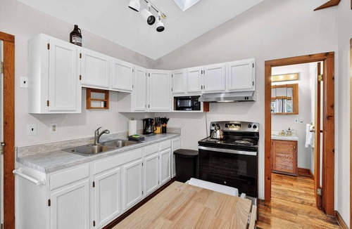 Berkeley Springs Cabin | River Access Cabin with Hot Tub, Fire Pit & WiFi!