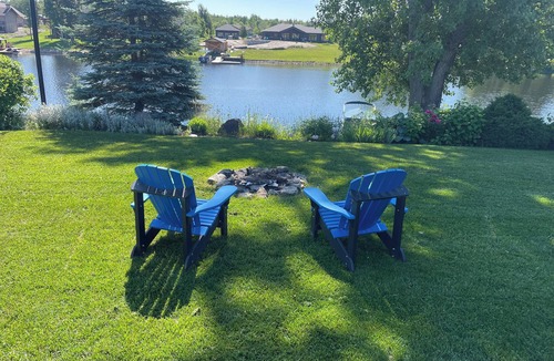 Sturgeon Falls House | River Gem! A little piece of waterfront paradise with a cozy river home.