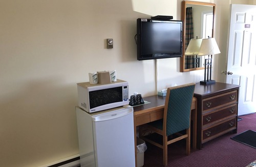 Sturgeon Falls Hotel | River Mist Inn