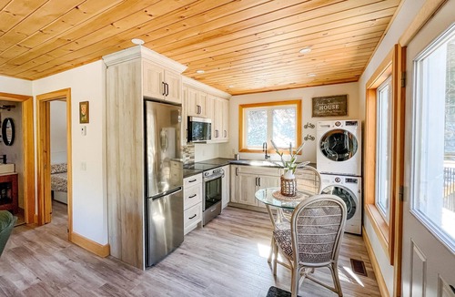 Haliburton Cottage | Riverfront Serenity ion Drag