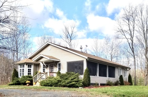 Madoc Cottage | Riverhouse cottage with falls, river swimming and hiking trails