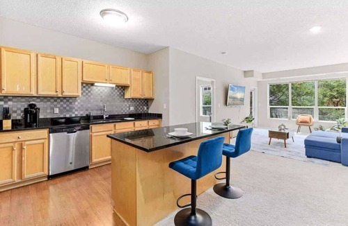 West Seventh Apartment | RiverNest 2BR | 2 Queens+ Xcel Arena +Free Parking