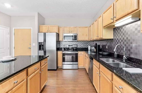 West Seventh Apartment | RiverNest 2BR | 2 Queens+ Xcel Arena +Free Parking