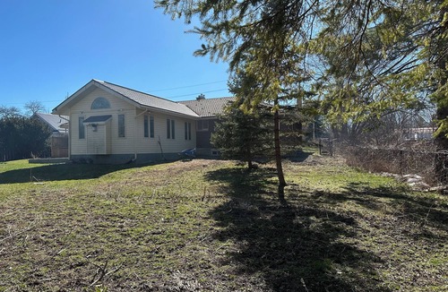 Foxboro House | Riverside 4Bedroom luxury bungalow nested in 4 acres forest