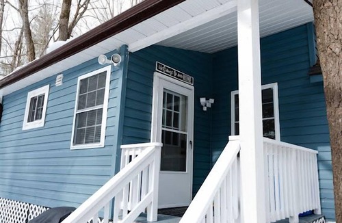 Bracebridge Cabin | Riverside Blue… Your cozy guesthouse for all things Muskoka.!