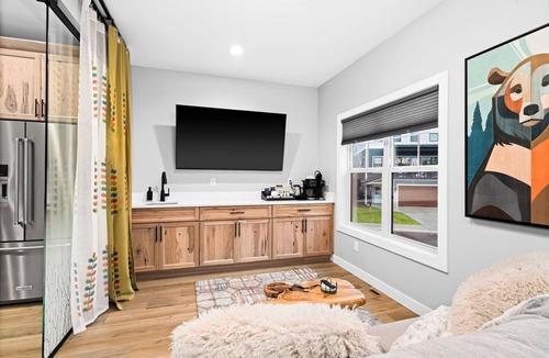 Riverside House | RiverWest Northwoods-Base Spirit Mtn.- Brand New- Dogs-Sauna-20% off Bike Rentals