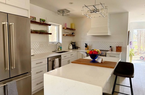 Meaford Cabin | Riverwood Retreat: Modern Charm by the River