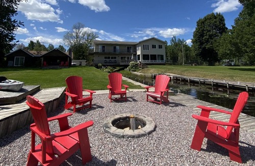 West Nipissing Cottage | Riviera Lodge - Large Renovated Waterfront Property