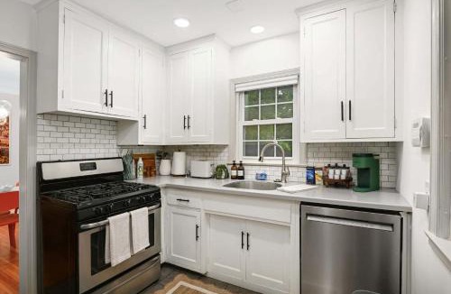 Southwest Minneapolis House | Robbin's Nest - Linden Hills - Walk to Creek Trail