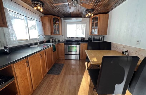 Selwyn Cottage | Rockhaven Cottage on Stoney Lake