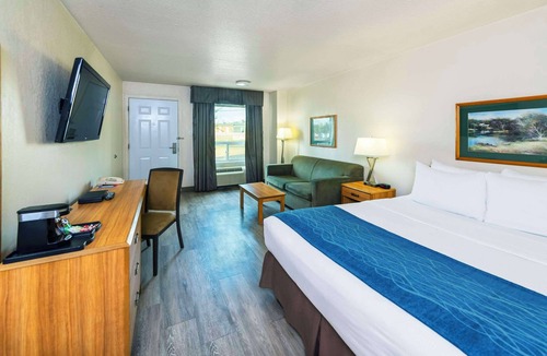 Edson Hotel | Rodeway Inn
