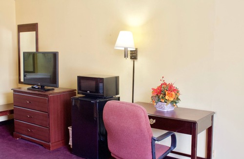 Monroe Hotel | Rodeway Inn Monroe
