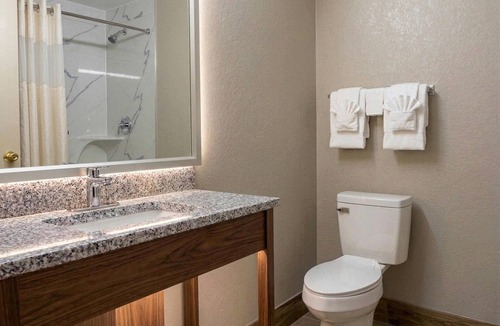 Monroe Hotel | Rodeway Inn Monroe