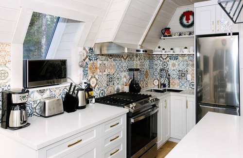 Haliburton Ski Chalet | Romantic and Cozy A Frame Chalet in the woods - Relax, Recharge, Renew