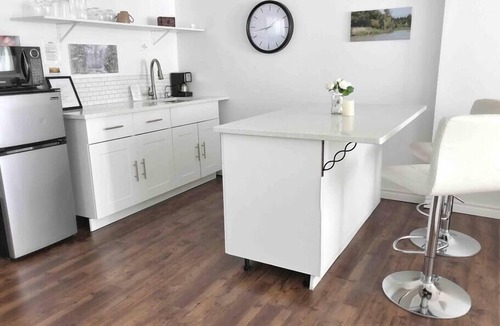 Port Franks Apartment | Romantic Couples Getaway Sauna Hot Tub Gym Private Beach access Hiking trails