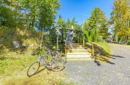 Sharbot Lake Cottage | Romantic dockside retreat.