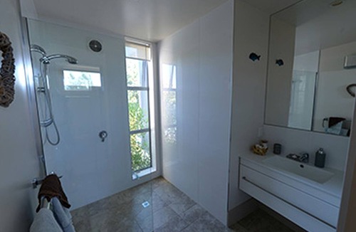 Tasman Cabin | Romantic Oceanfront Accommodation on Kina Beach in Tasman, New Zealand